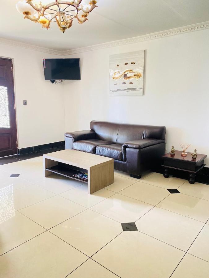 Airport Royal Guest House Kempton Park Exterior foto
