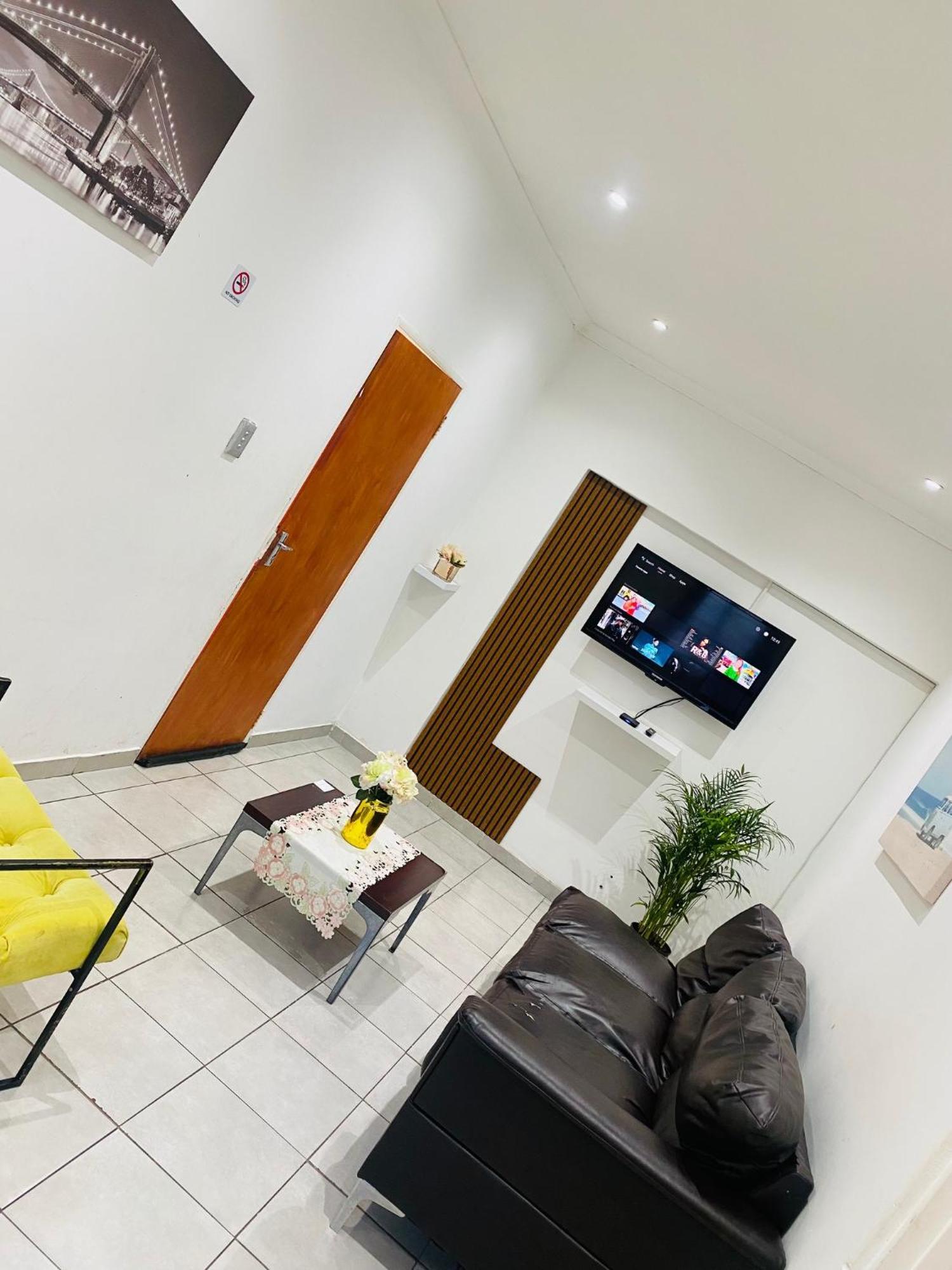 Airport Royal Guest House Kempton Park Exterior foto